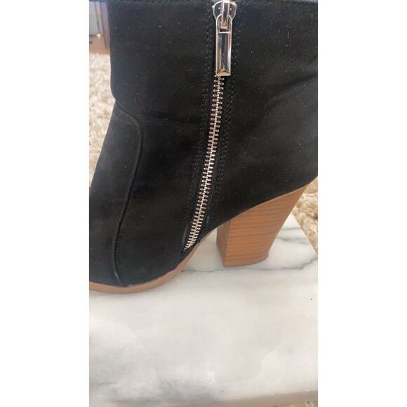 JUSTFAB | Black Vasha Zippered Faux Suede Ankle Boot | Size 8 - Picture 7 of 9